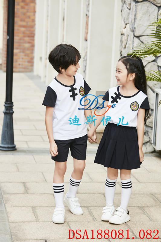 幼兒園服裝每年幾套，有沒(méi)有收費(fèi)標(biāo)準(zhǔn)？